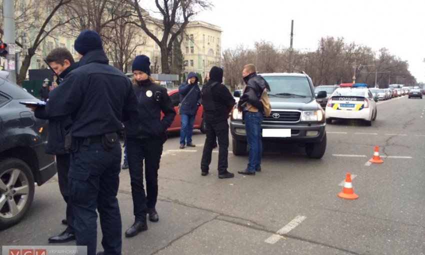 В Одессе на взятке задержали полицейского и общественника