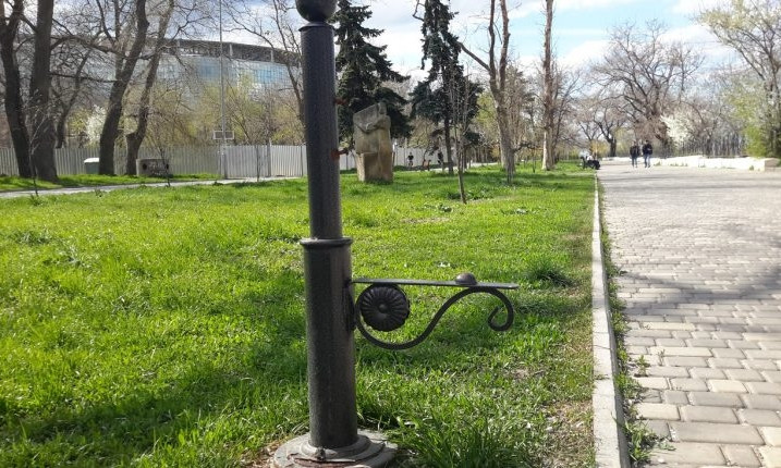 Очередное массовое исчезновение: в парке Шевченко похитили урны для мусора