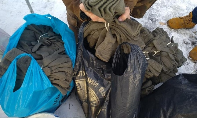 Одесским бездомным раздали перчатки