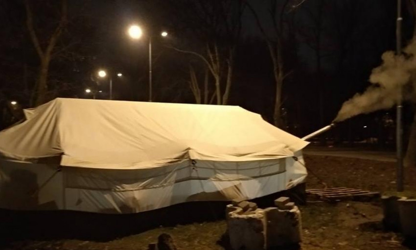 Штраф за снос палатки для обогрева бездомных в Одессе... уплатят волонтёры
