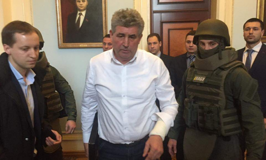 Алексей Буран пытался вспороть себе руку ручкой в суде