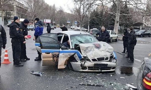 Три человека пострадали в результате аварии на Таирово