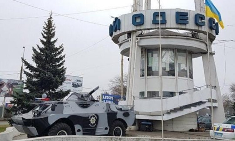 Полицейские посты: на въездах в Одессу появилась бронетехника