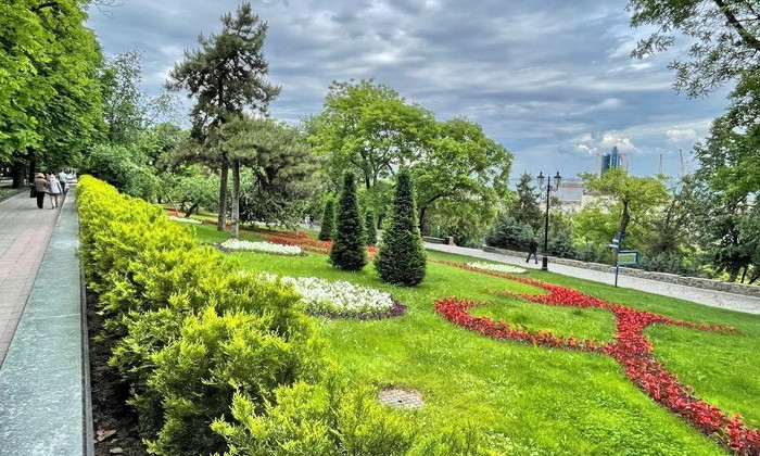 700 тысяч цветов высаживают в Одессе