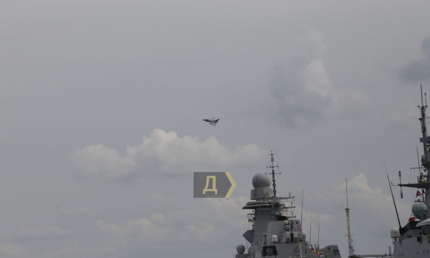 В Одессе провели парад морской авиации ко дню ВМС