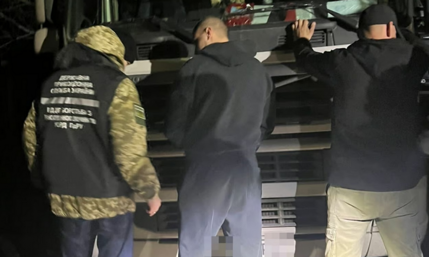 На Одещине задержали мужчину и его племянника-уклониста: прятался в спальном отсеке грузовика