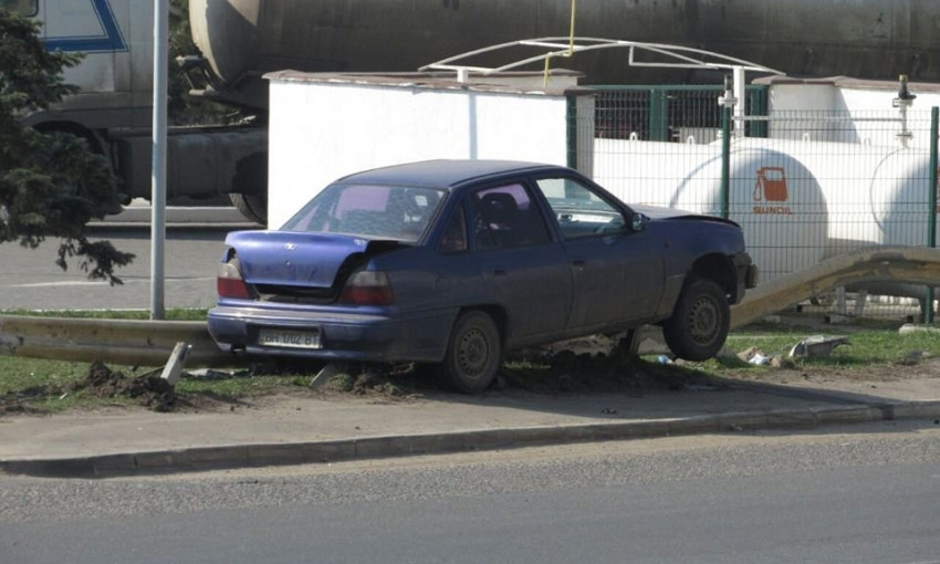 В Одессе иномарка едва не протаранила заправку (ФОТО)