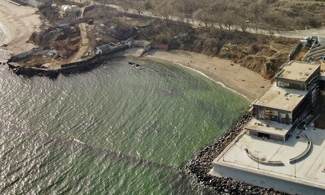 В Одессе начали благоустройство пляжа под санаторием "Россия"