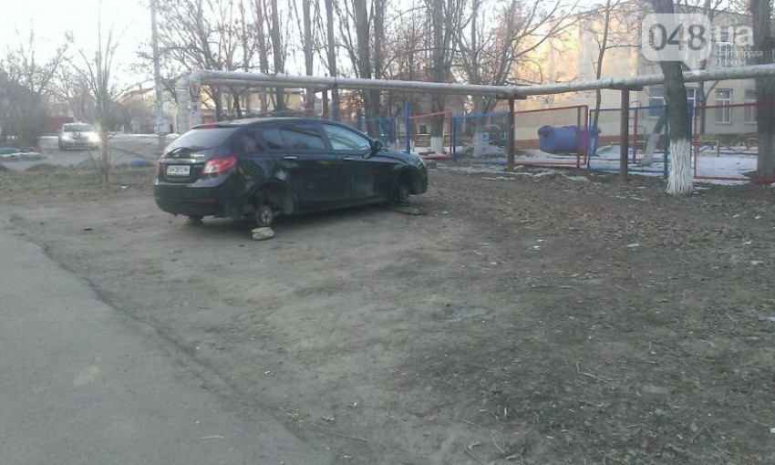 Донецкую иномарку в Одессе оставили без колес