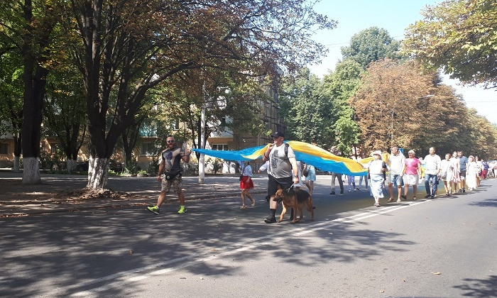 В Измаиле развернули 100-метровый флаг Украины