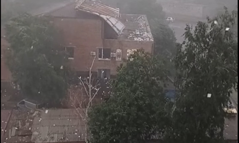 В Николаевской области ветер сорвал крышу со здания суда 