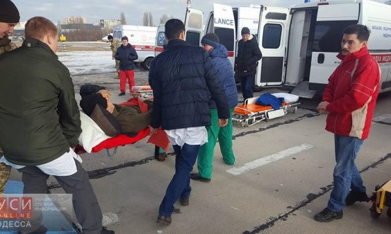 В Одессе приземлился самолет с ранеными из Авдеевки