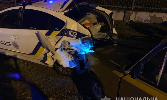 Черноморск: пьяный водитель врезался в патрульный автомобиль (ФОТО)