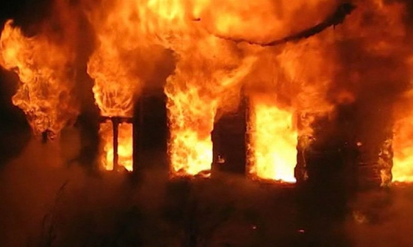 В Одесской области горело здание — пострадал хозяин
