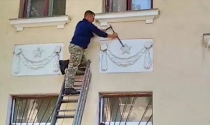 Военные в Одессе проводят декоммунизацию по-своему
