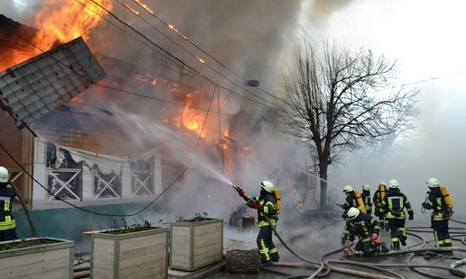 Одесские спасатели поделились видеозаписью тушения вчерашнего пожара на Фонтанской дороге