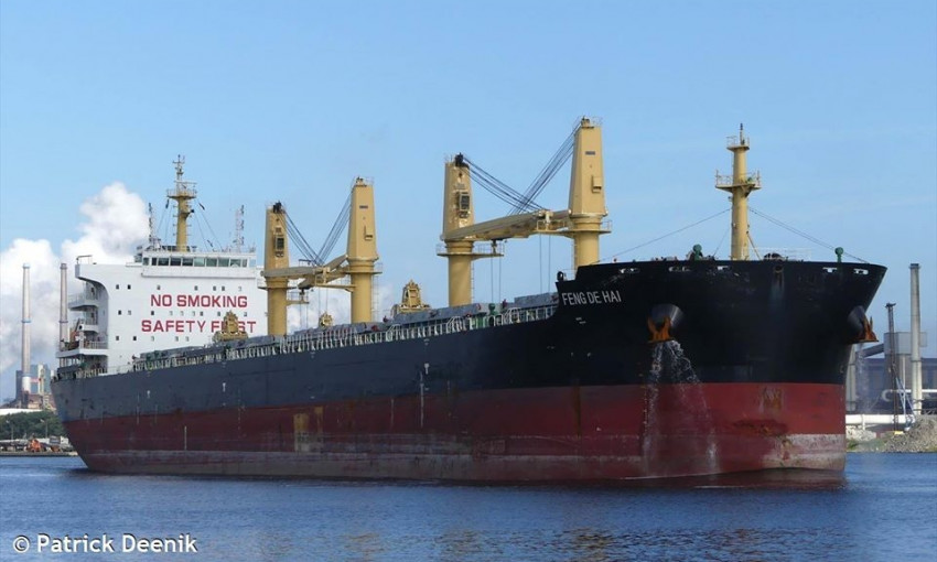 В украинский порт направляется китайский балкер FENG DE HAI, на котором несколько дней тому от коронавируса умер капитан