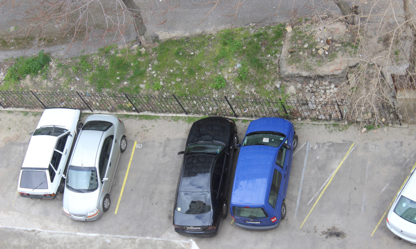 Припаркованное авто стало причиной стрельбы в Одессе