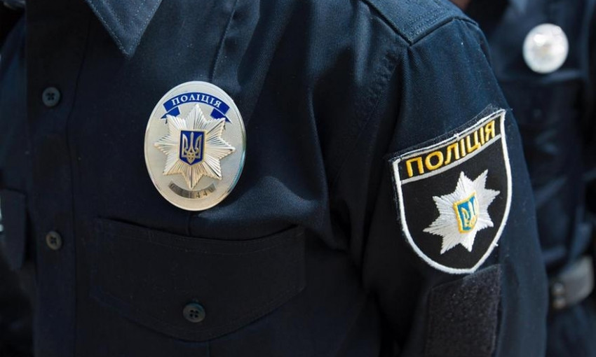 Одесский активист показал полицейскому половой орган (ВИДЕО)