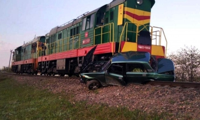 Взрыв газа, автомобиль под локомотивом – спасателям в Одесской области отдыхать не дают