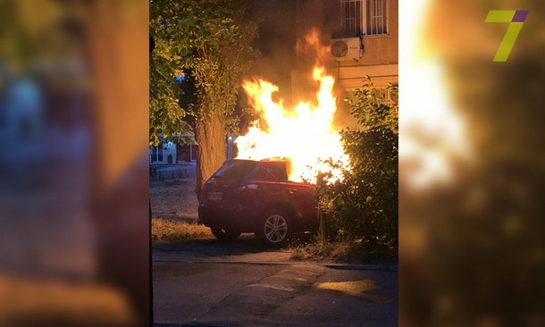 В Одессе горело сразу пять автомобилей (ФОТО)
