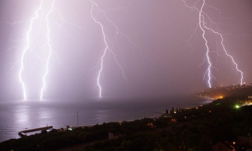 Из-за непогоды в Одессе и области объявили штормовое предупреждение
