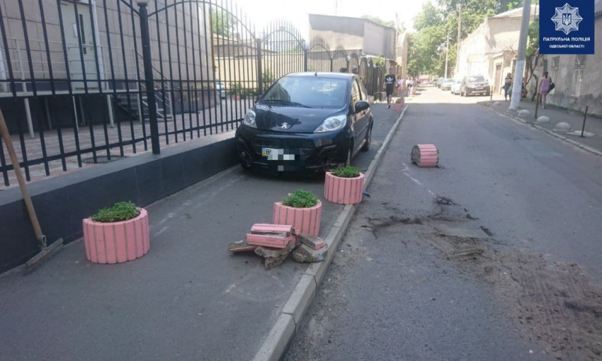 В центре Одессы водитель Peuget сбила пассажира 