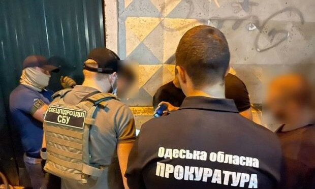 Придумали несуществующий долг и терроризировали свою жертву: в Одессе задержали двух горе-рэкетиров 
