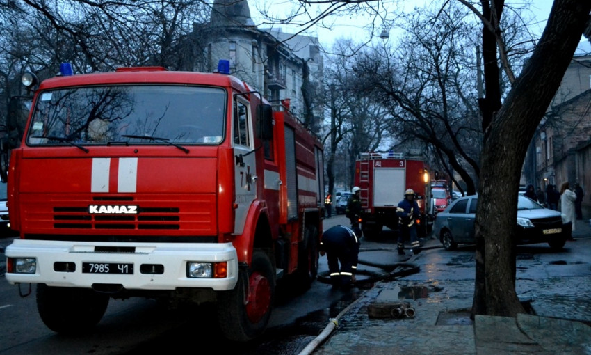 Утренний пожар в Одессе: есть погибшие (ФОТО)