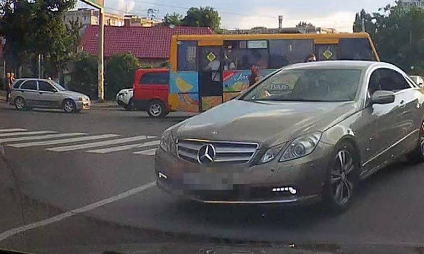 Водитель Mercedes, которая на пешеходном переходе сбила старушку, задержана (ФОТО)