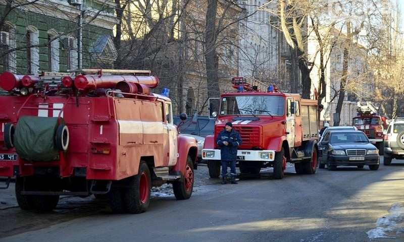 Утром в Одесском университете работали пожарные