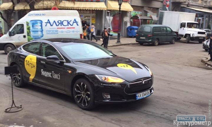 Люксовый электрокар-такси Tesla ездит по Одессе