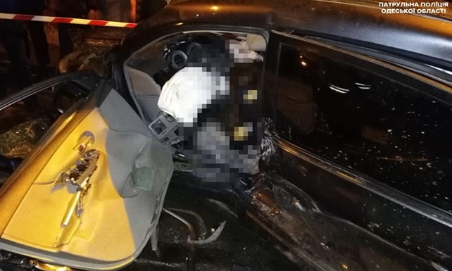 В ночной аварии в Одессе погибла женщина