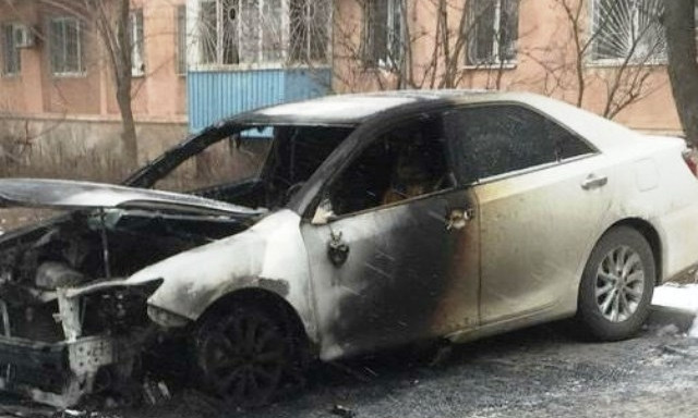 Еще она легковушка сгорела в Одессе по невыясненной причине