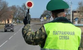 Конфликт при пересечении границы  – белорусские пограничники пытались осмотреть автомобиль  посла Украины 