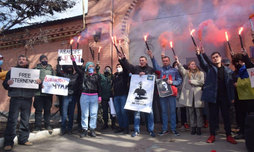 В Одессе проходит митинг в поддержку Стерненко 