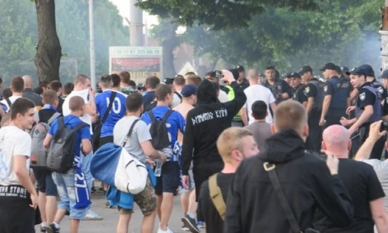 200 футбольных фанатов подрались в Одессе: как это было