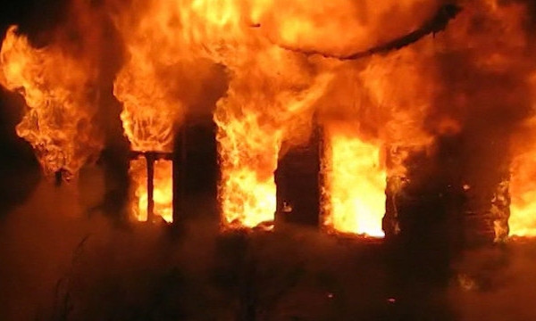 Пожар в селе Надия: огонь не успел переброситься на жилой дом