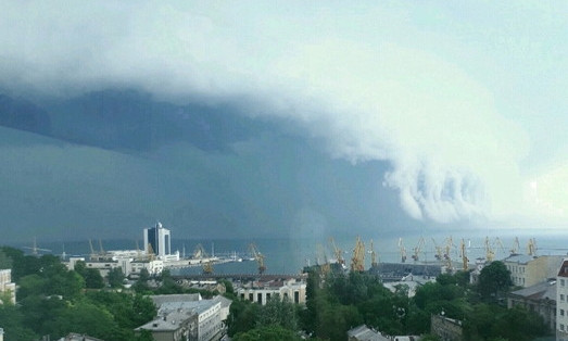 На завтра в Одессе объявлено штормовое предупреждение