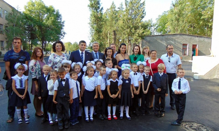 Власти Одесской области на День знаний пиарилась на школьниках