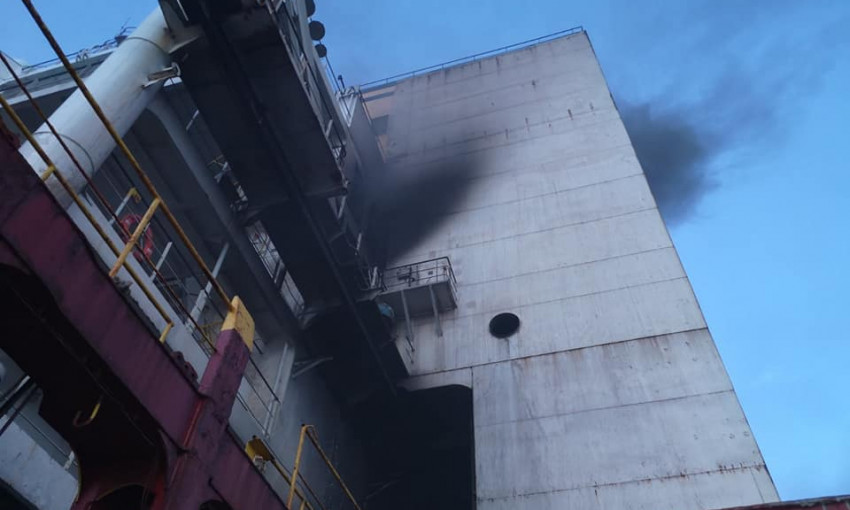 Пожар на иностранном контейнеровозе – не стало одесского моряка 