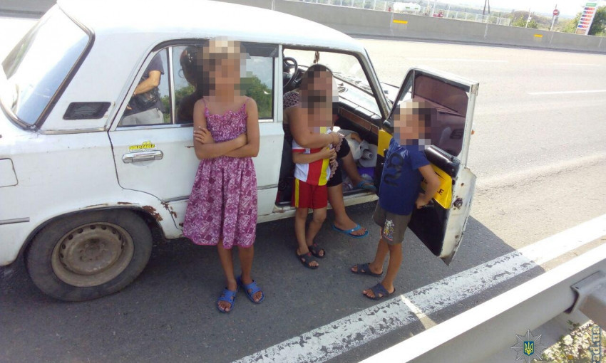 Пьяный и без прав: мужчина пытался отвезти детей на море (ФОТО)