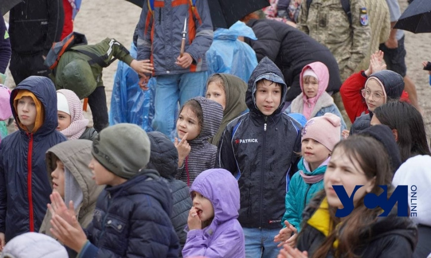 В День защиты детей для маленьких одесситов устроили праздник на пляже 