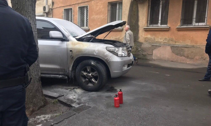 Сегодня в центре Одессы горел джип