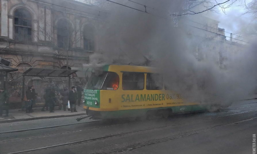 Из горящего трамвая в Одессе каждый спасался как мог