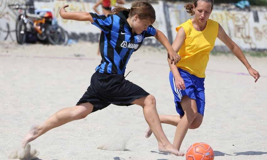 Сейчас в Одессе проводятся соревнования по женскому пляжному футболу