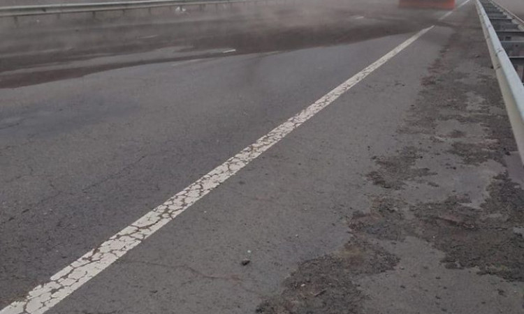 Из-за вчерашнего урагана на дороги Одесской области вывели снегоуборочную технику 