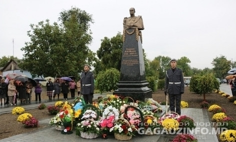 В Болграде установили памятник Ивану Инзову