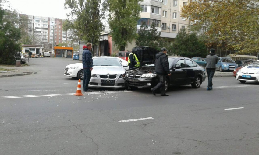 В Одессе произошло ДТП с участием элитных автомобилей