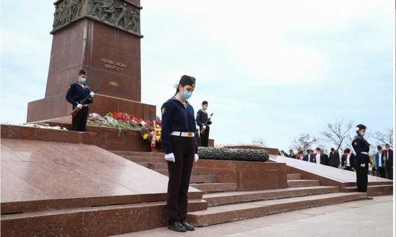 На Аллею Славы в составе почетного караула вернулись одесские школьники